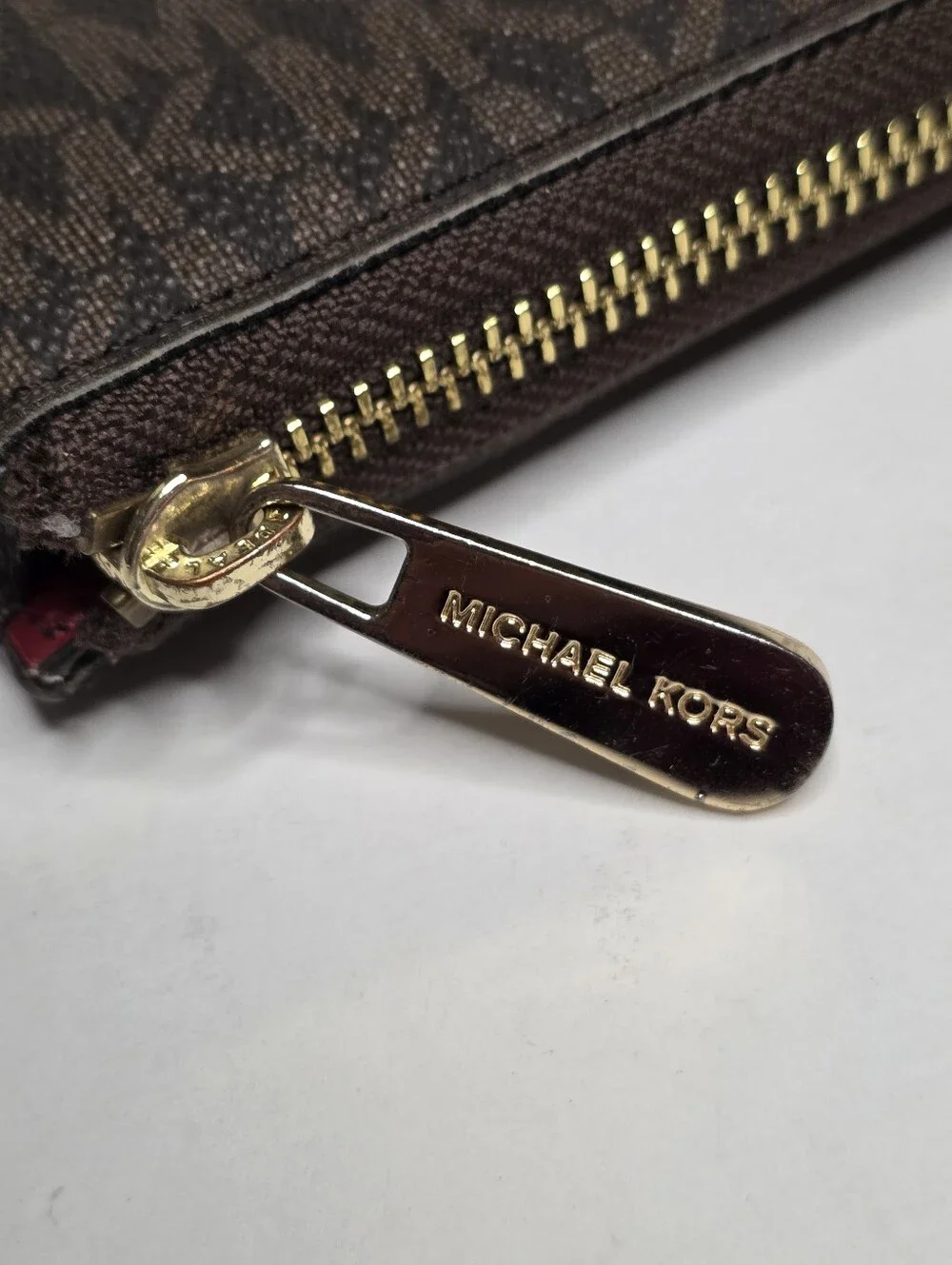 Michael Kors Wallet Brown Signature Jet Set Large Logo Quarter Zip Red Interior
